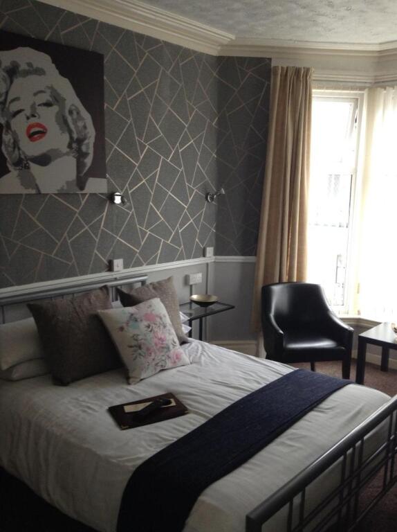 Lynbar Hotel