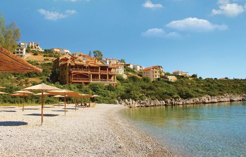 Awesome Home in Varia Kinouria With Wifi and 2 Bedrooms