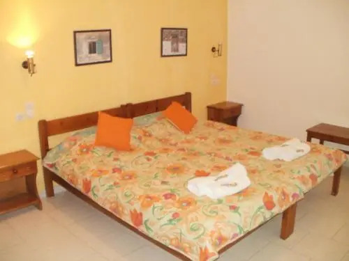 Pleoussa Studio and Apartments