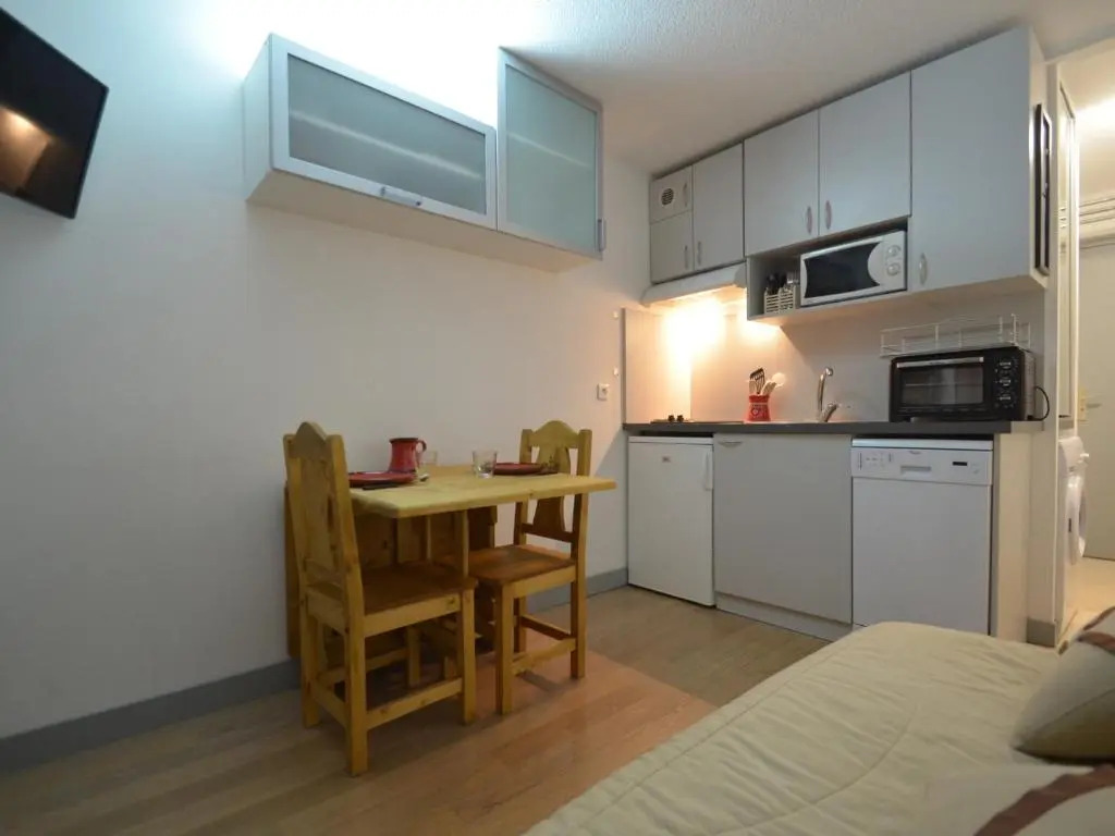 Appartement Les Menuires, 1 pièce, 2 personnes - FR-1-452-146