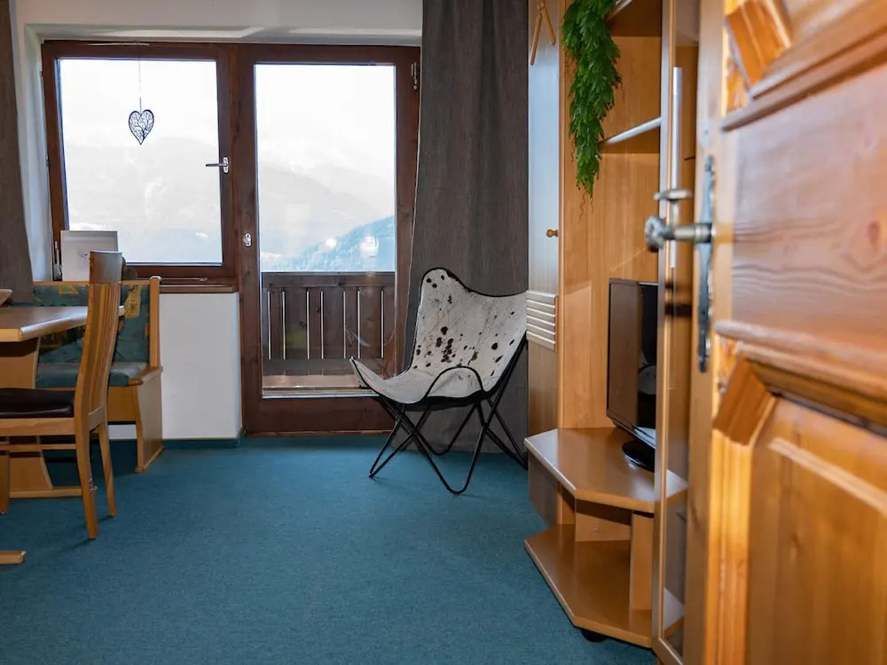 Cozy Apartment in Mühlbach with Garden near Ski Slopes
