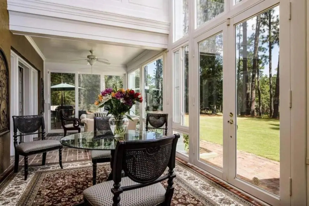 Knollwood House Bed & Breakfast