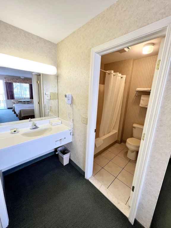 Court Plaza Inn & Suites of Mackinaw