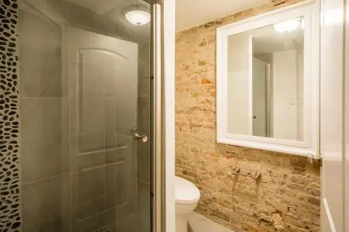 LazyKey Suites - Stylish 2BD Loft in the Heart of Old City