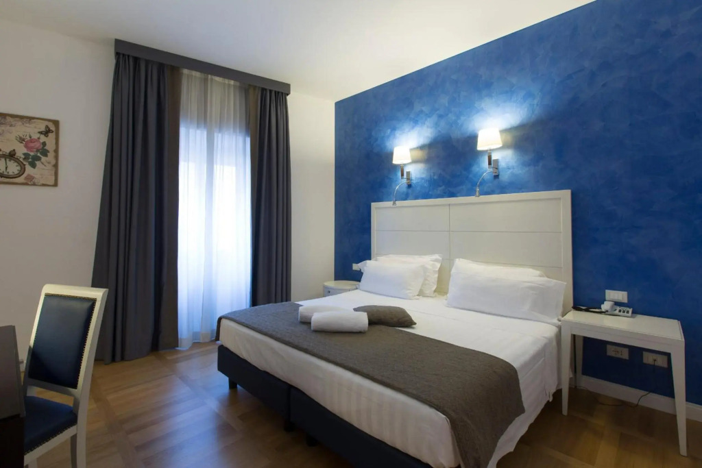 Floris Hotel