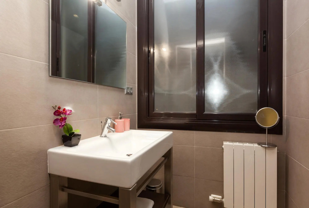 BATLLO 1 · Beautiful and fresh apartment next to P. de Gracia