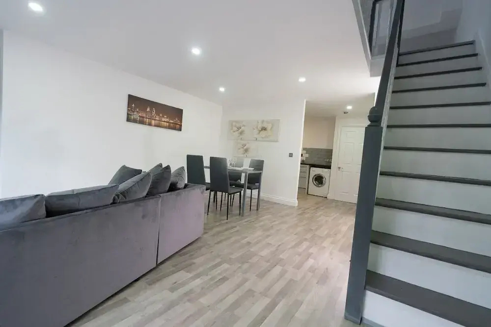 City Centre Modern 4 Person Apartment