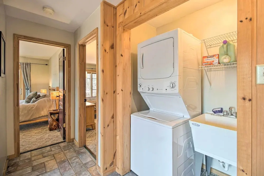 Cabin w/ Decks & Fire Pit Near Lost River
