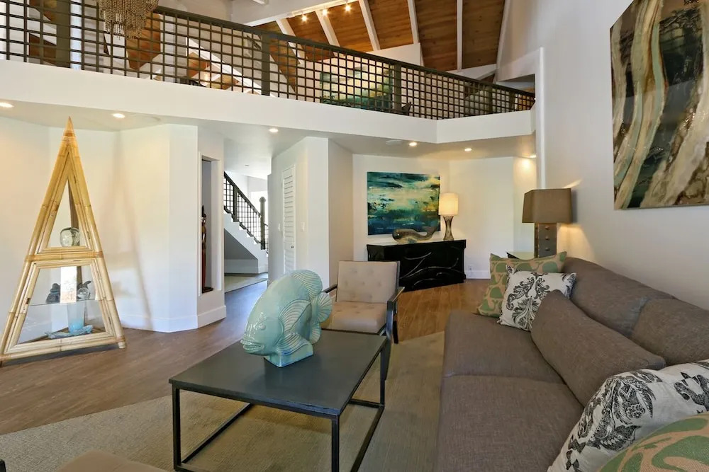 2141 IliIli Rd - 14 Br Villa