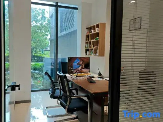SLOW HOTEL Manyu Art Space Boutique Apartment (Dongda Jiulonghu Campus Subway Station)