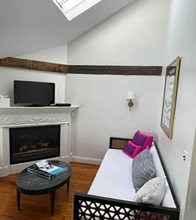 James Pharmacy Bed & Breakfast