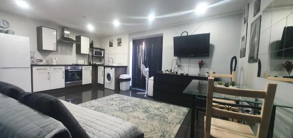 Studio, up to 4 PEOPLE, City Center location