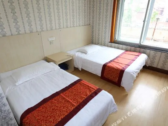 Jinfeng Hotel (Changbaishan Erdao Baihe Town)