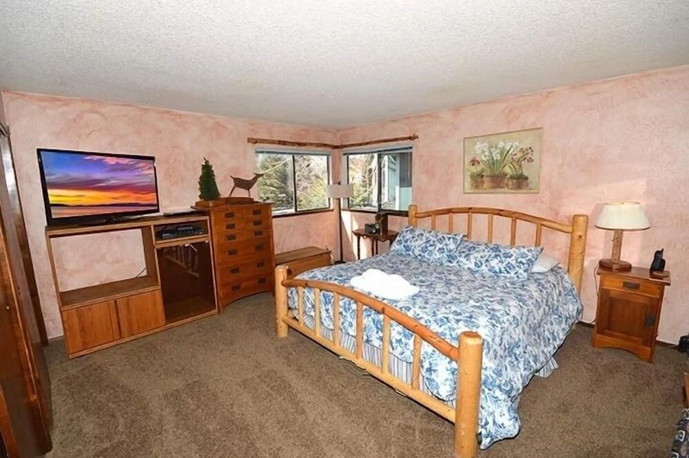2085 Slalom Court 4 Bedroom Home by RedAwning