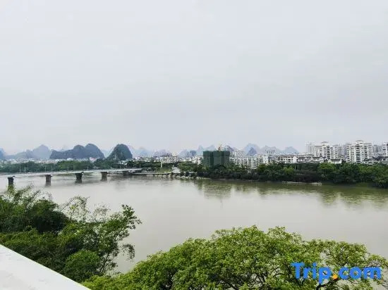Jianju Zero Distance Li River Homestay (Guilin High-Speed Railway North Station Store)
