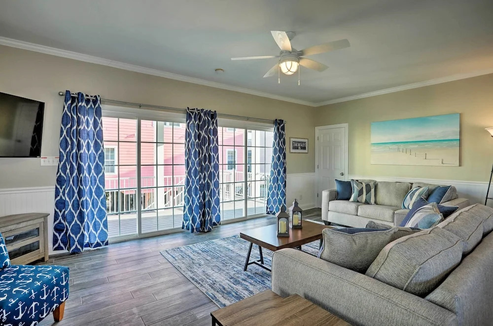 Spacious Murrells Inlet Hub w/ Pool, Walk to Shore