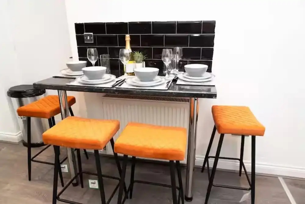 Near Transport - Parking - Wifi - Sleeps 3