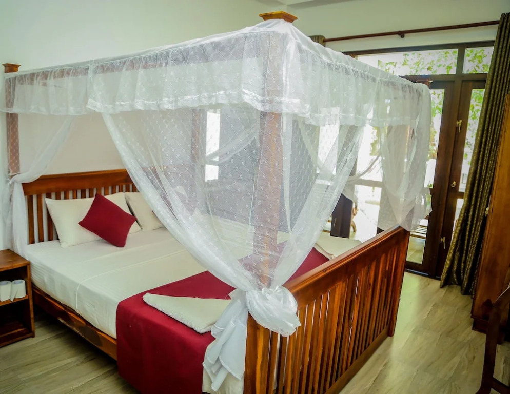 Kings Marine B&B Surf Hotel