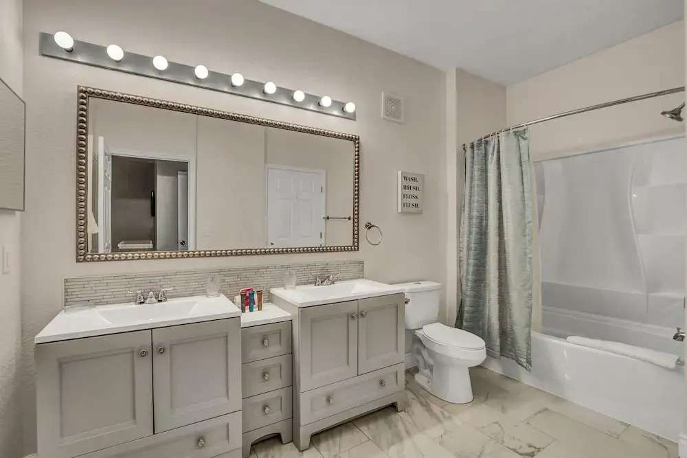 Luxurious Condo Near Disneyfree Waterpark Access