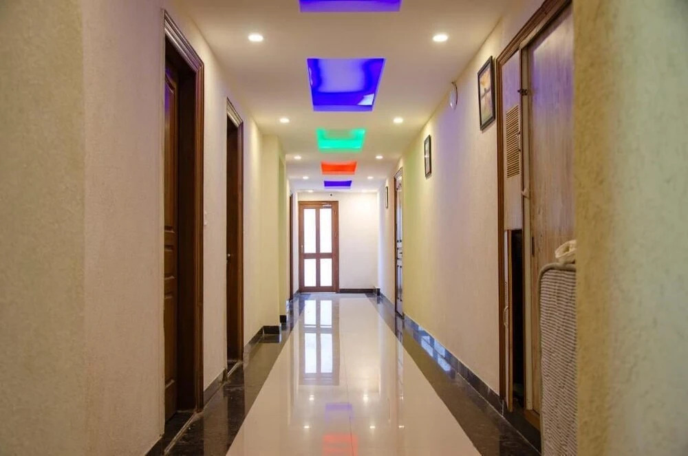 Hotel Seven Oaks