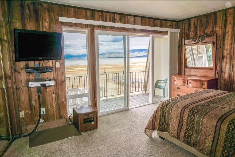 Waterfront Lakeview Ave Tahoe  Rental 2 Bedroom Condo