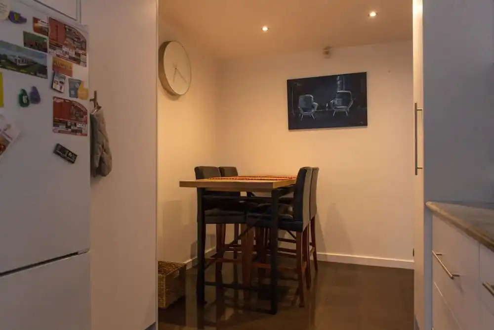 Bright And Spacious 2 Bedroom Apartment In Windsor