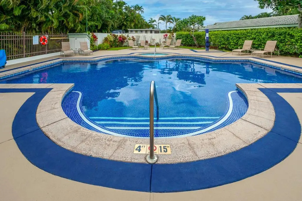 Emmalani 411 - AC, spacious, golf course view, close to beach!