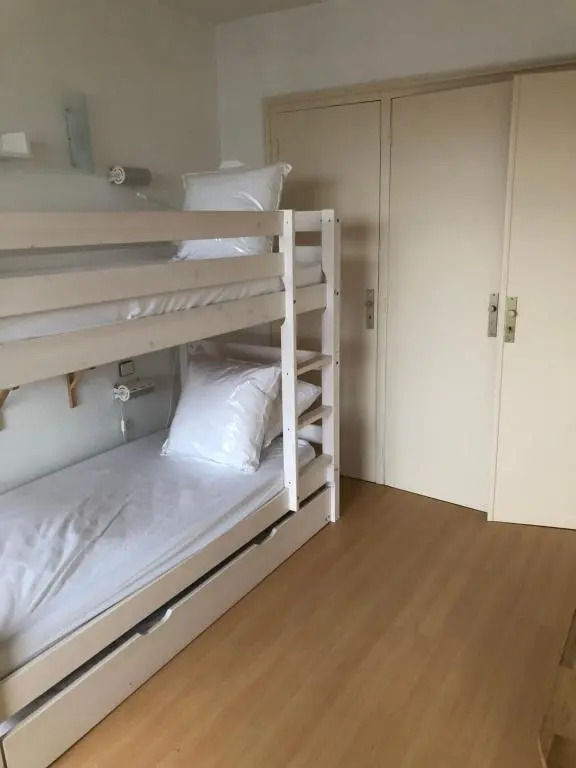 Appartement lumineux, avec balcon, à 200m de la plage