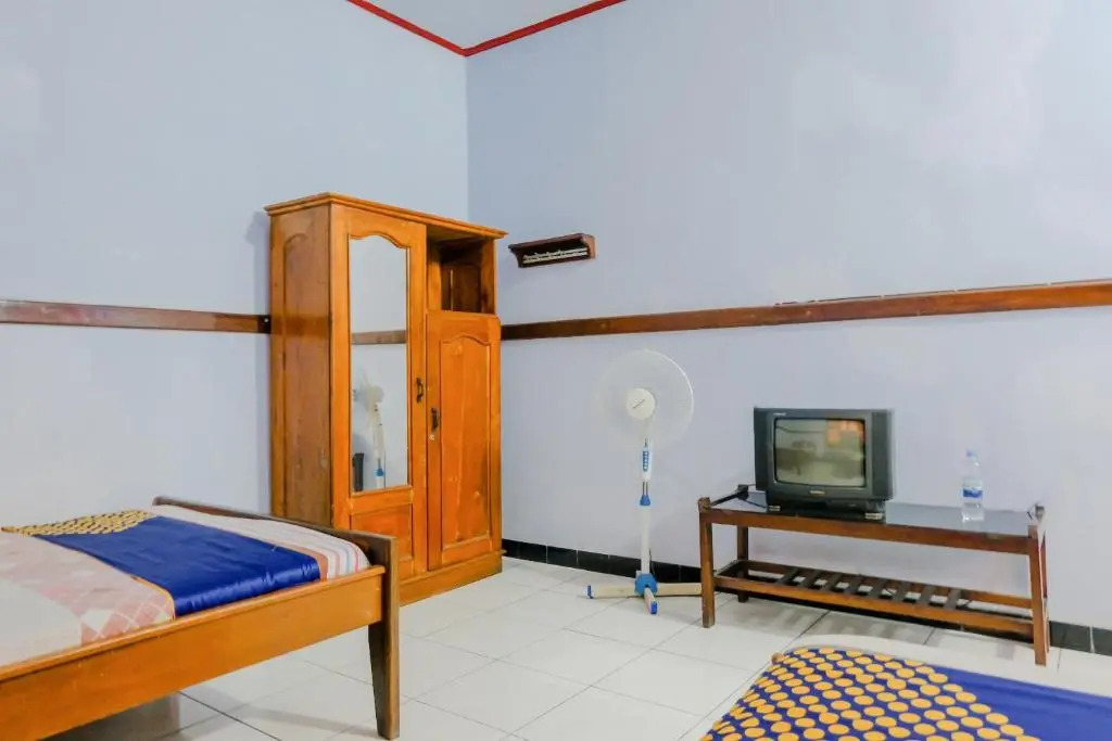 Hotel Dewi near GOR Merdeka Jombang Mitra RedDoorz