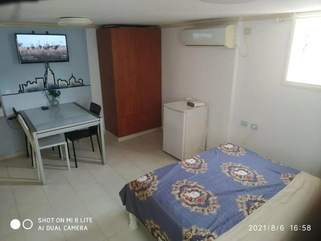 Amirs Apartments