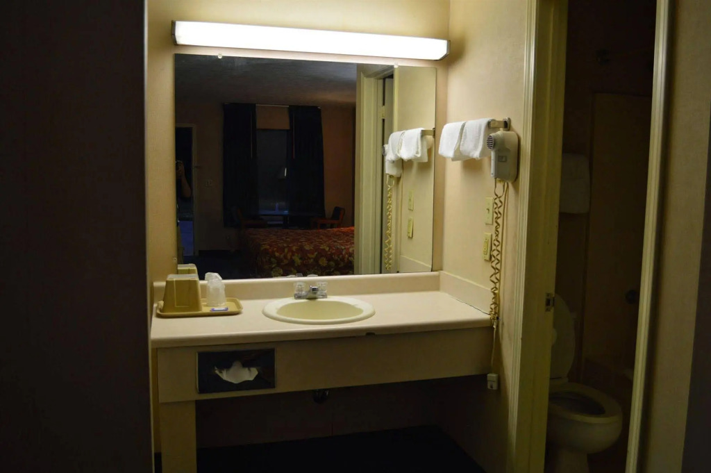 Economy Inn
