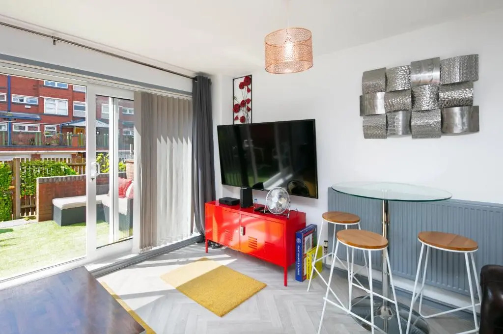 Arena Central - 6 Beds 2 Bathrooms Parking Space