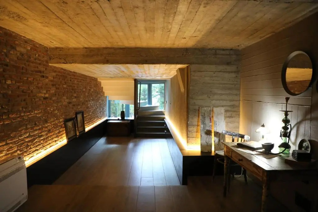 Dims Hotel & Restaurant