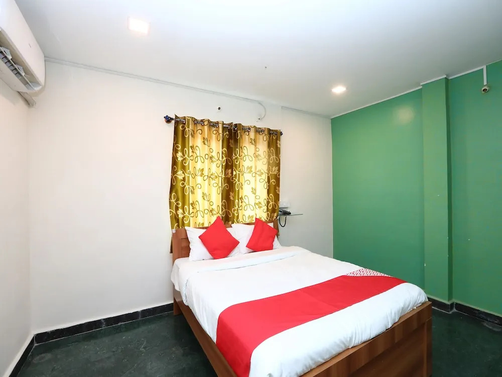 V Wella Comforts By OYO Rooms