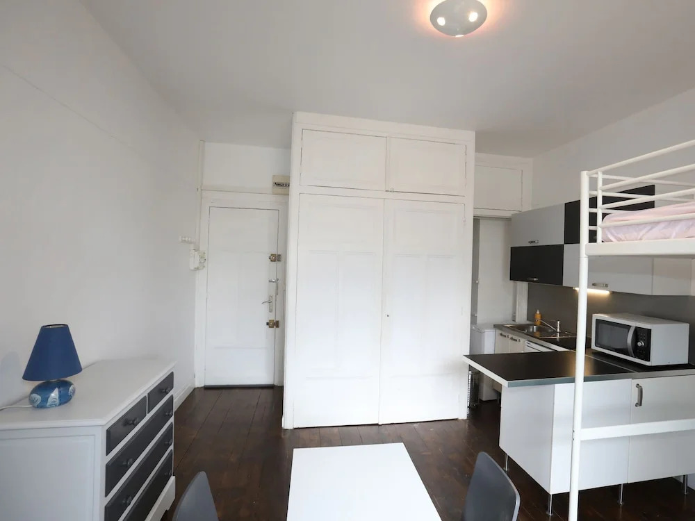 Central studio in Annecy, with elevator