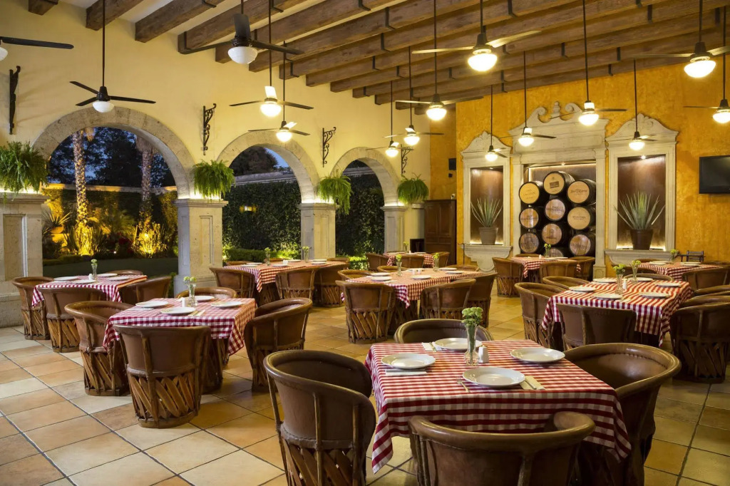 Los Abolengos, Grand Class Casona Hotel