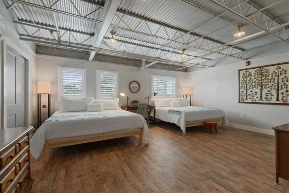Ocean Jewel 1- Beautifully Renovated Loft Close to Beach and Shops