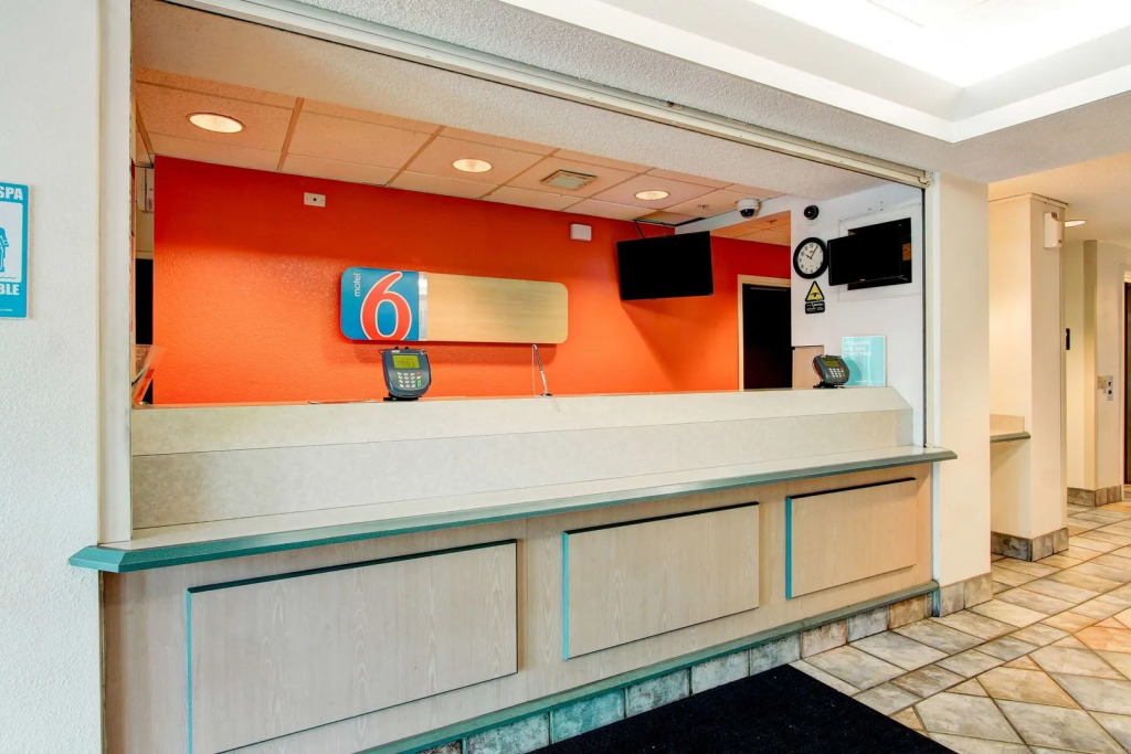 Super 8 by Wyndham Aurora East