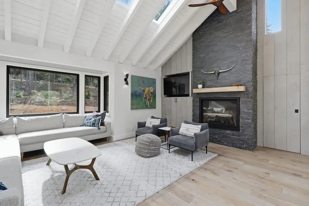 Sierra Sanctuary With Hot Tub 5 Bedroom Home