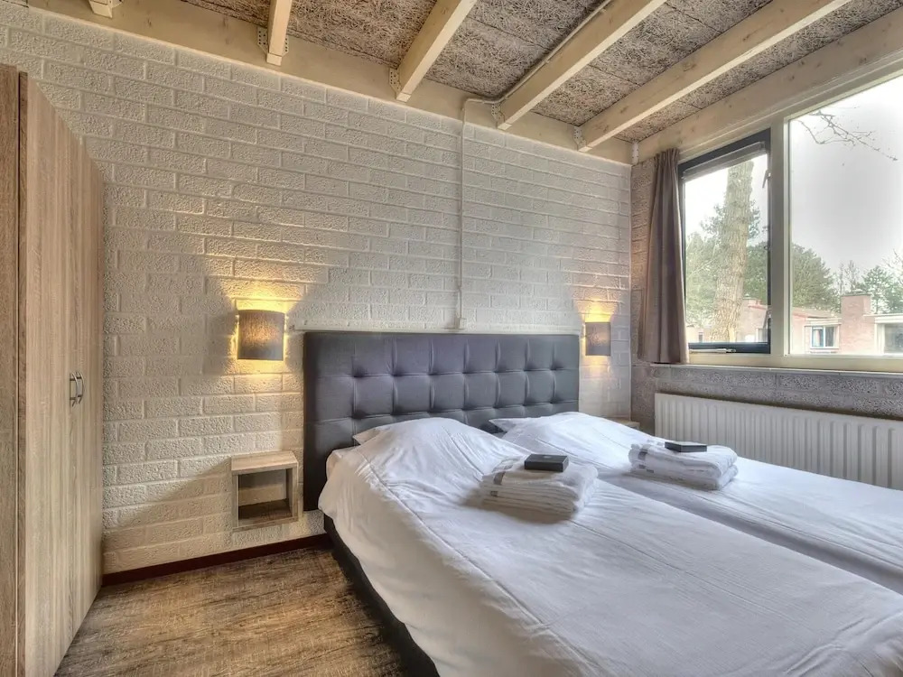 Bungalow on Weerterbergen Waterfront