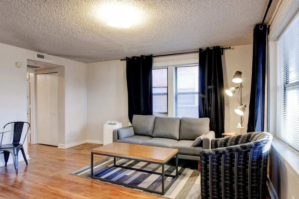 Vintage MW 1BR With Full Kitchen by Zencity