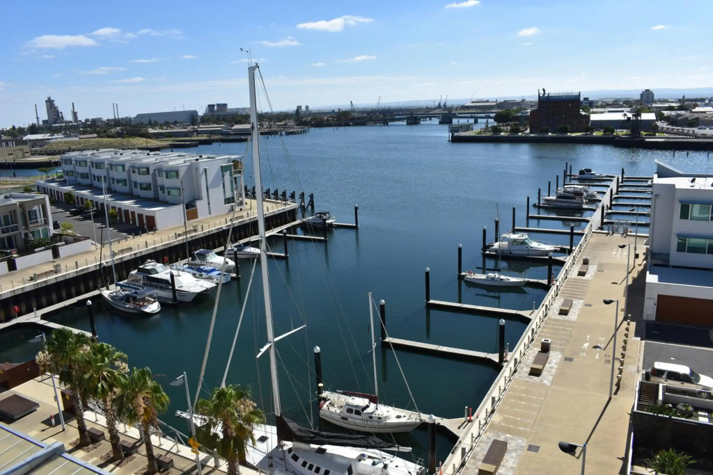 Breakwater Apartment
