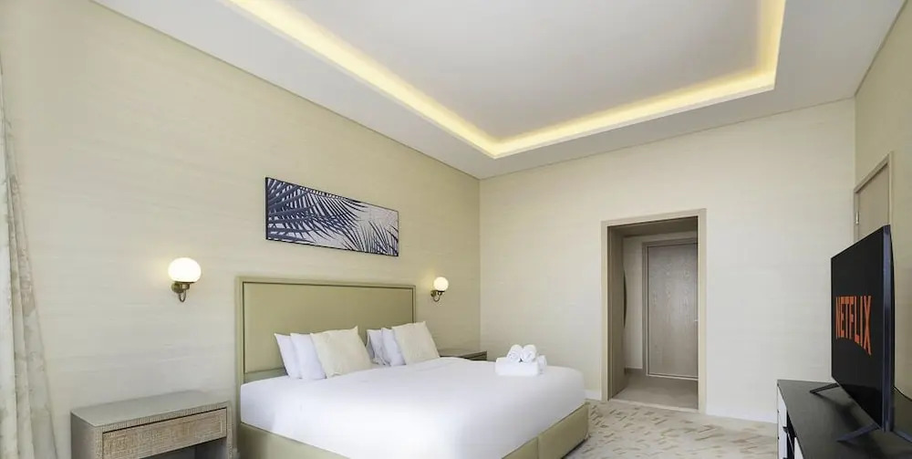 LUX Iconic Views at The Palm Tower 5