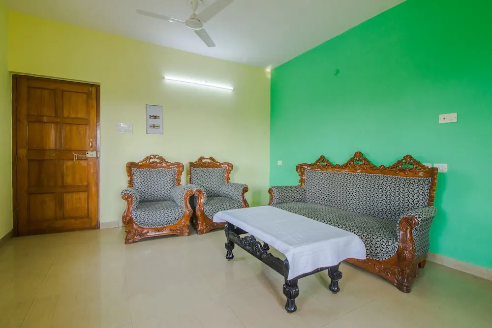 OYO 17201 Home Spacious 2BHK Miramar Beach