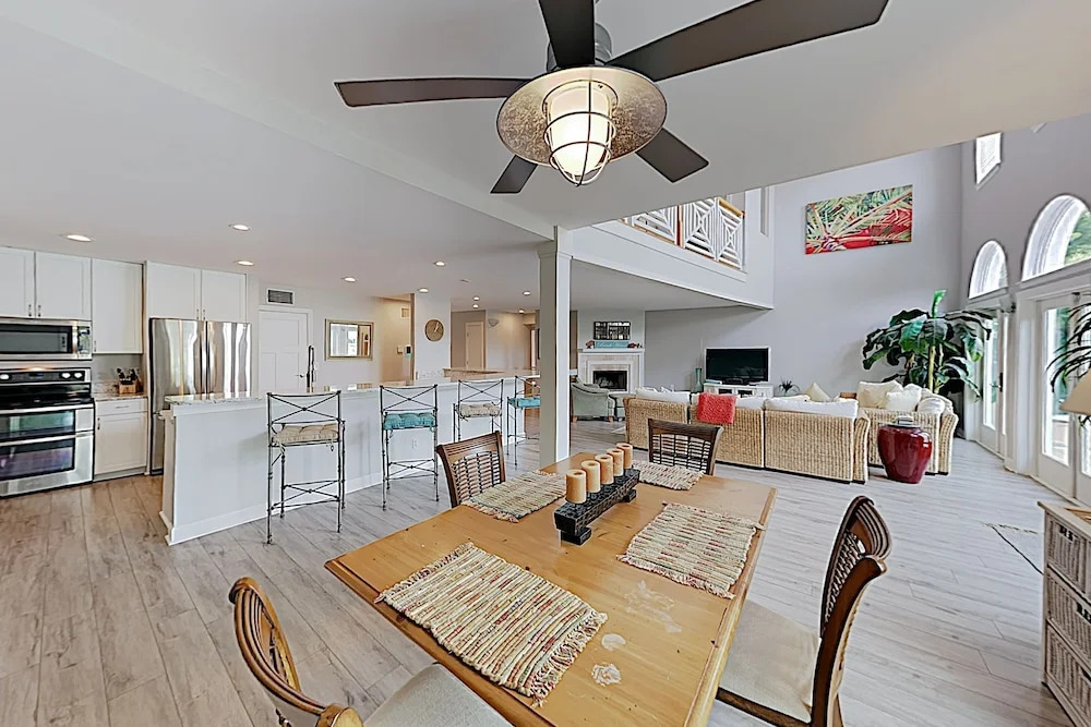 New Listing! Canalside W/ Pool, Walk To Beach 3 Bedroom Home