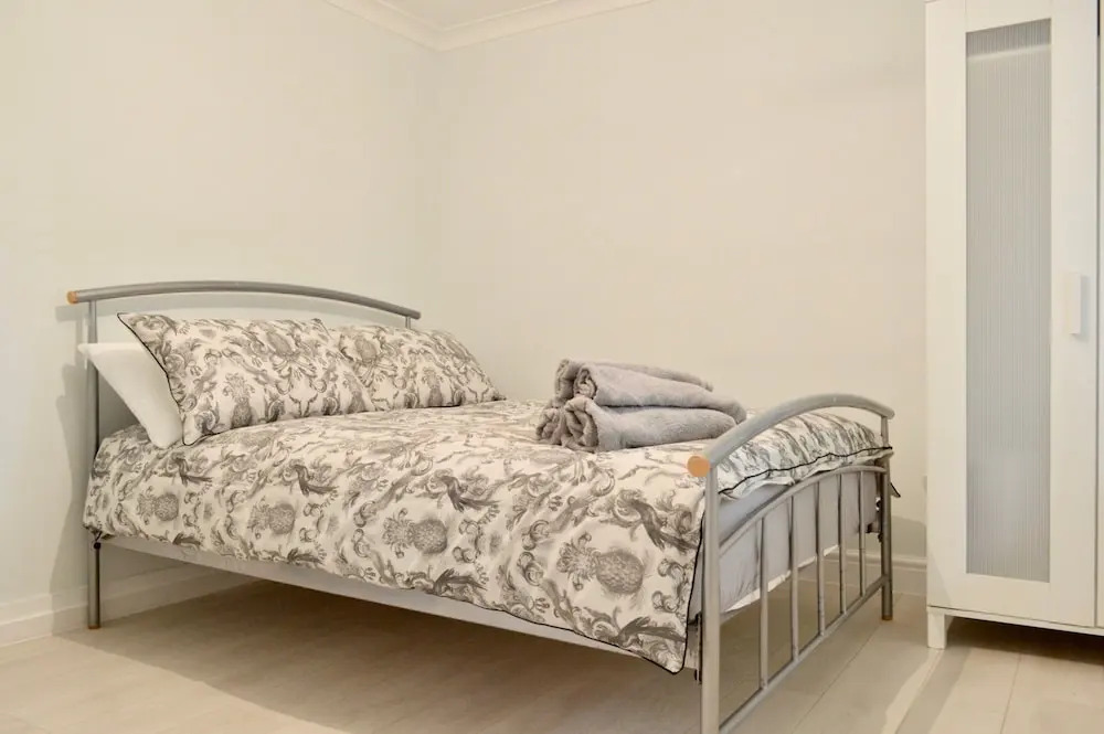 Newly Refurbished And Modern 2 Bedroom Flat