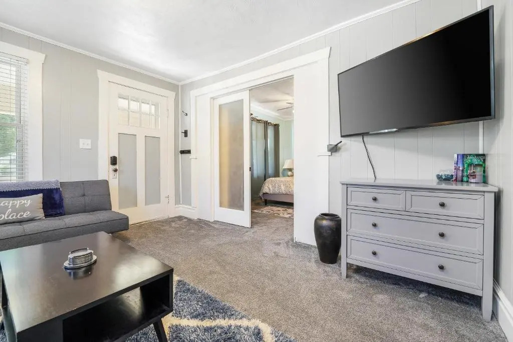 Cutest Nibley Park Bungalow