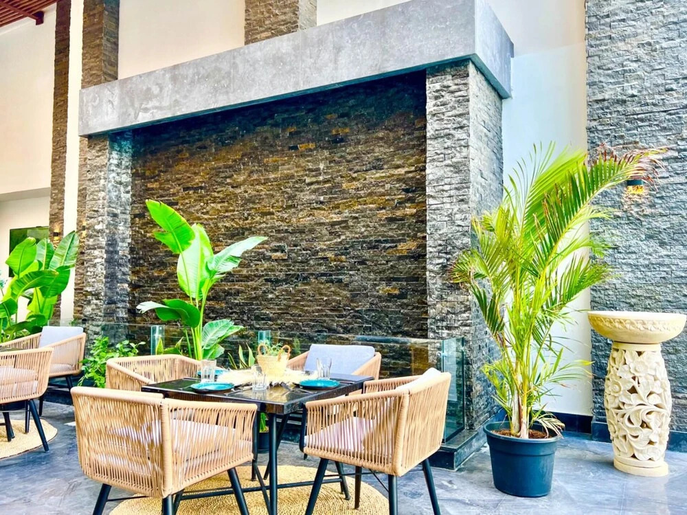 Bali Themed Luxury Spacious 3 Bed Balcony Pool Gym
