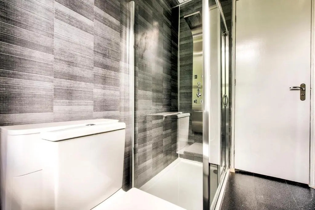 Stunning 5 bedroom apt, close to city centre, SEC, Hydro and motorway