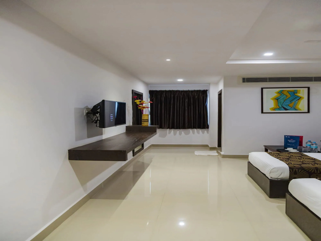 Capital O 7884 Hotel Thyag Inn
